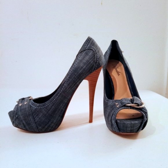 🎁FREE GIFT INCLUDED🎁 NWOT Denim Stiletto Platform Peep Toe Heels Metal Accent - Picture 3 of 15